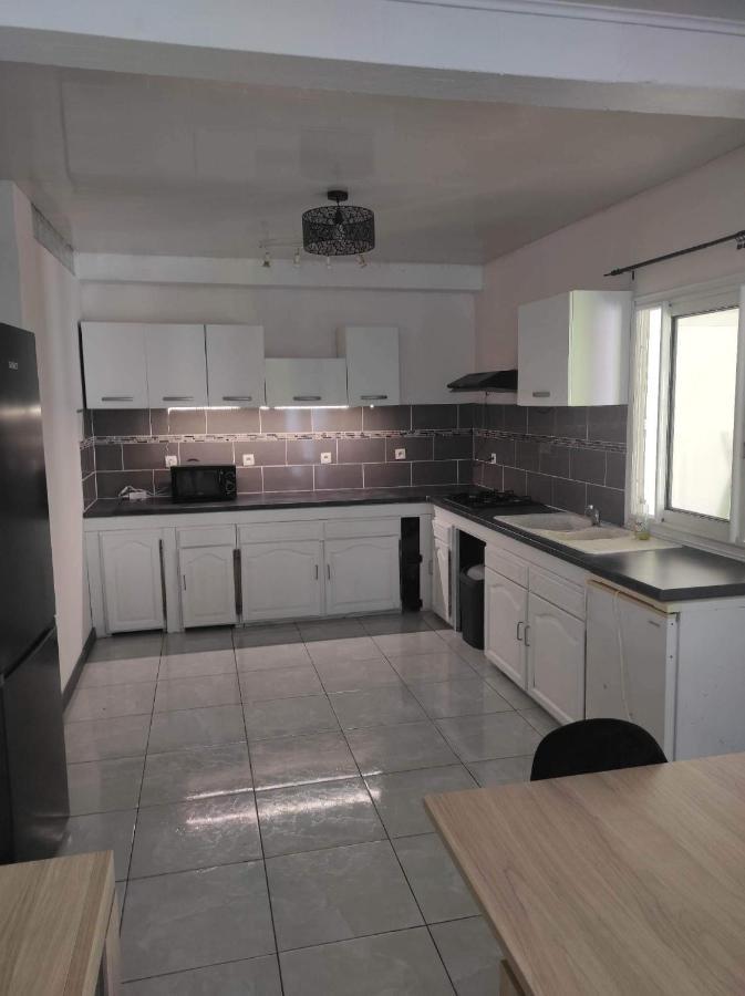 Location Saisonniere Les Bibassiers Apartamento Le Tampon Exterior foto