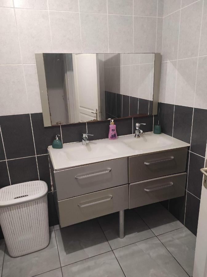 Location Saisonniere Les Bibassiers Apartamento Le Tampon Exterior foto
